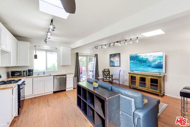 8818 Rosewood Avenue, West Hollywood, CA 90048