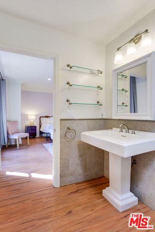 8818 Rosewood Avenue, West Hollywood, CA 90048