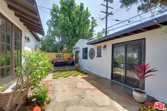 8818 Rosewood Avenue, West Hollywood, CA 90048