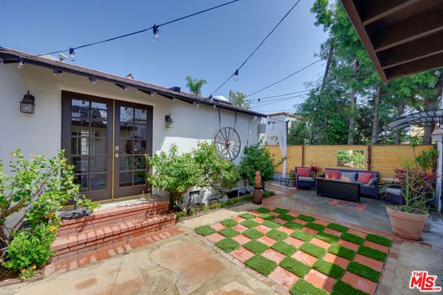 8818 Rosewood Avenue, West Hollywood, CA 90048