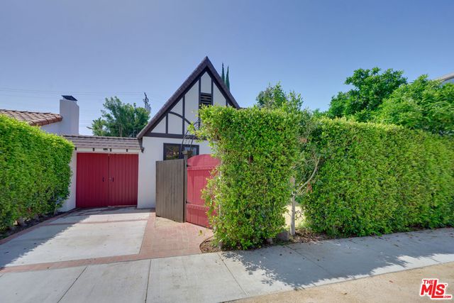 8818 Rosewood Avenue, West Hollywood, CA 90048