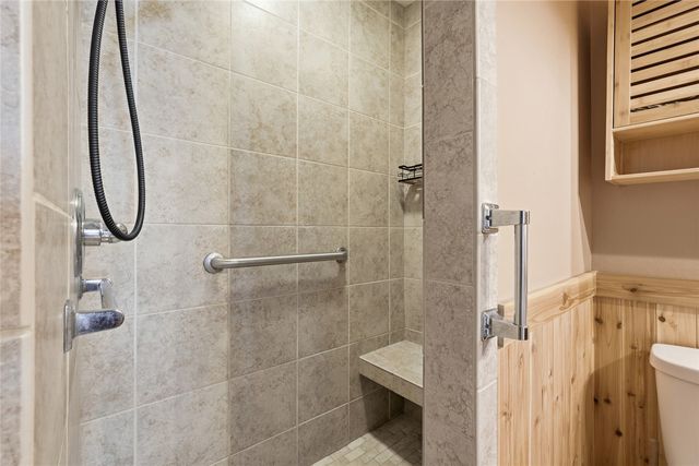 192 15th Avenue SW, Cedar Rapids, IA 52404