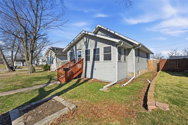 192 15th Avenue SW, Cedar Rapids, IA 52404