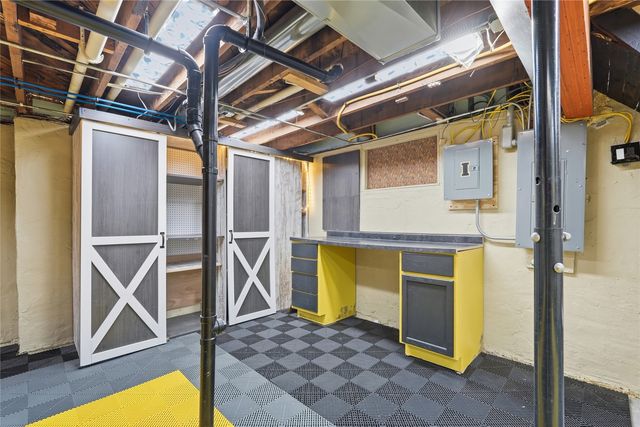 192 15th Avenue SW, Cedar Rapids, IA 52404