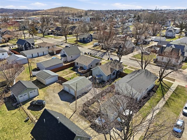 192 15th Avenue SW, Cedar Rapids, IA 52404