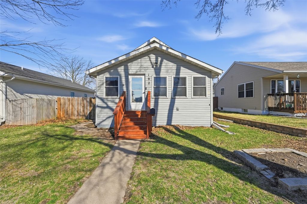 192 15th Avenue SW, Cedar Rapids, IA 52404