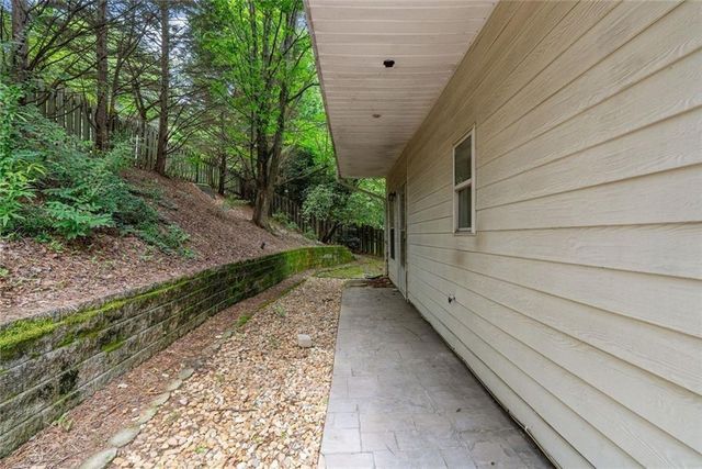 1366 Brookhaven Village Circle NE, Atlanta, GA 30319