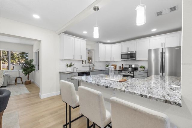 6850 7TH STREET S, St Petersburg, FL 33705