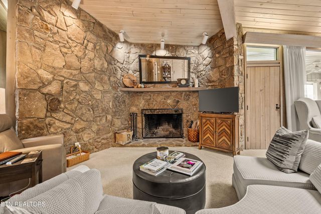 8832 Cove Point Lane, Knoxville, TN 37922