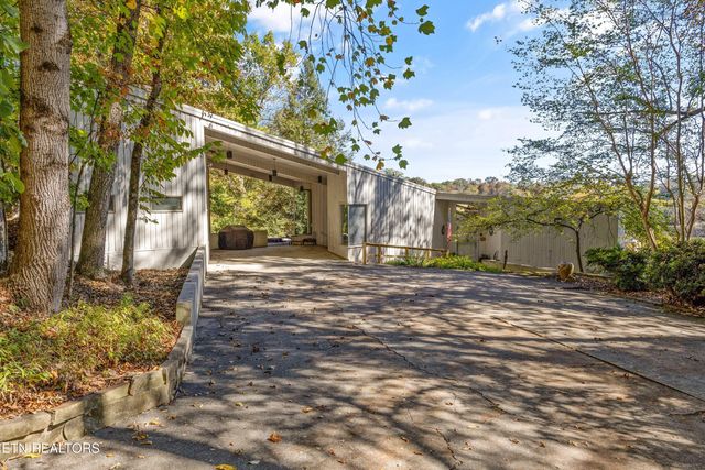 8832 Cove Point Lane, Knoxville, TN 37922