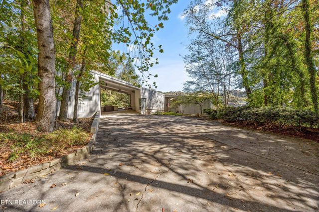 8832 Cove Point Lane, Knoxville, TN 37922