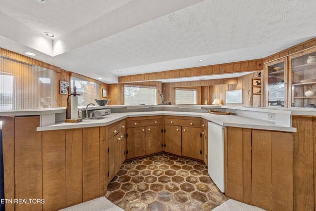 8832 Cove Point Lane, Knoxville, TN 37922