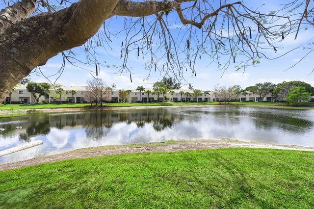 5072 Palmbrooke Circle, West Palm Beach, FL 33417