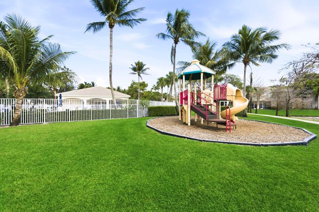 5072 Palmbrooke Circle, West Palm Beach, FL 33417