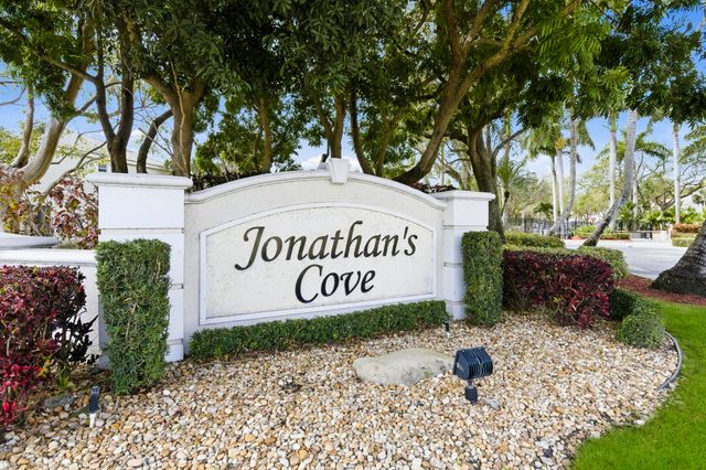 5072 Palmbrooke Circle, West Palm Beach, FL 33417