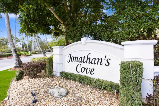 5072 Palmbrooke Circle, West Palm Beach, FL 33417