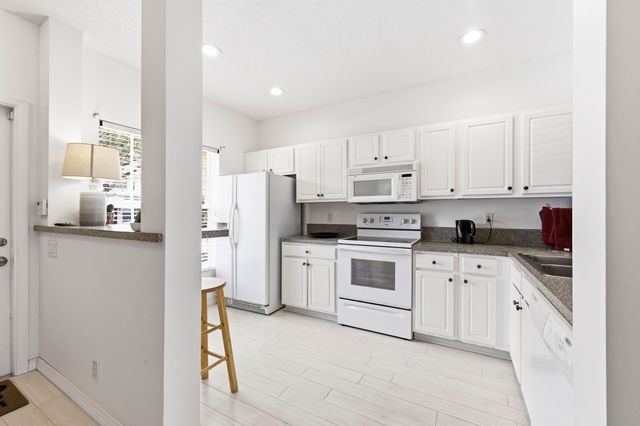 5072 Palmbrooke Circle, West Palm Beach, FL 33417