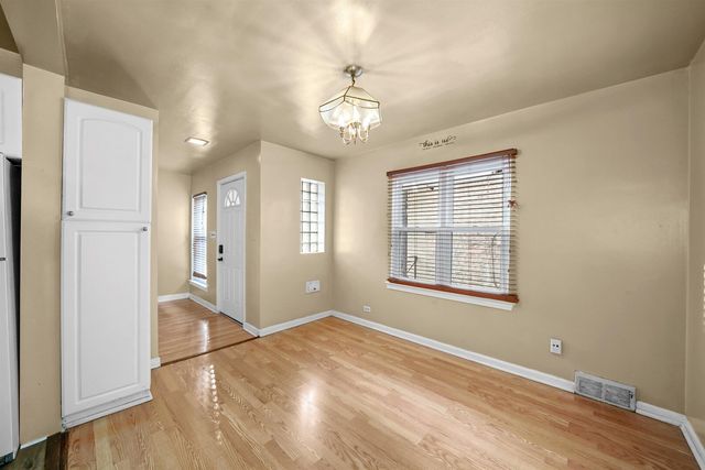 3110 W JARVIS Avenue, Chicago, IL 60645