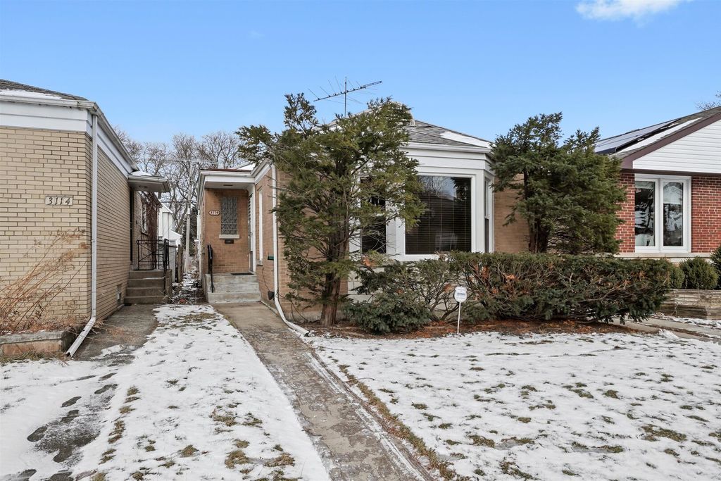 3110 W JARVIS Avenue, Chicago, IL 60645