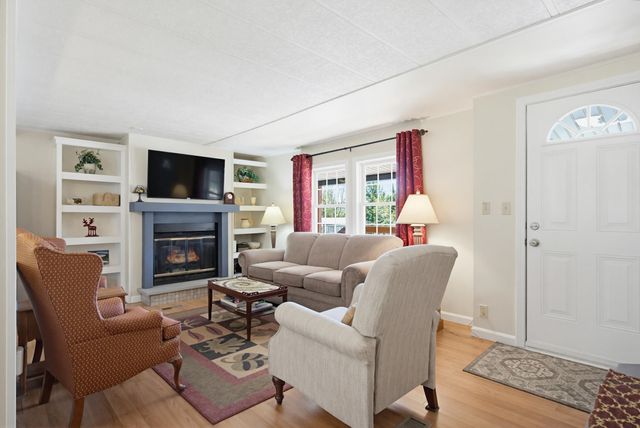 55 Roger Road, Goffstown, NH 03045