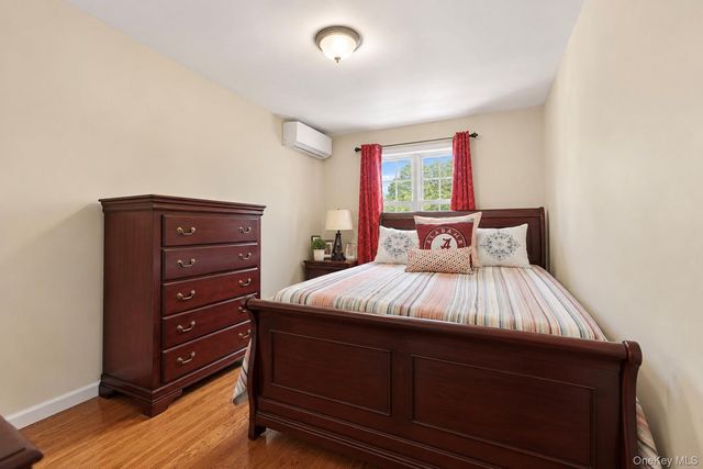 3035 Yates Avenue, Bronx, NY 10469