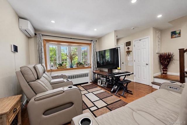 3035 Yates Avenue, Bronx, NY 10469