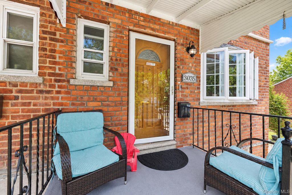 3035 Yates Avenue, Bronx, NY 10469 — photo 3