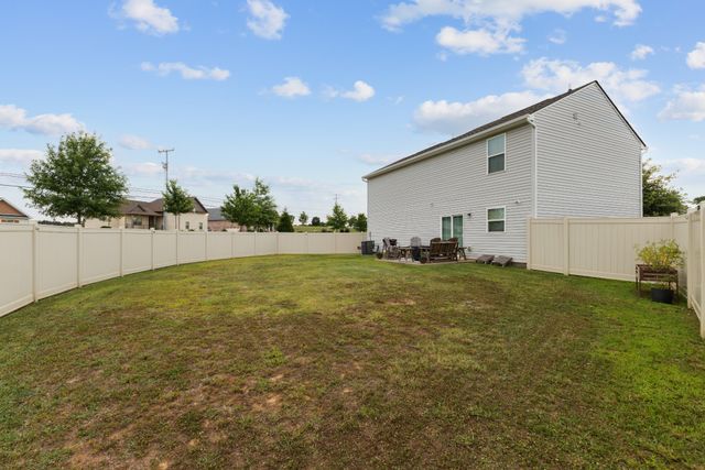 2000 Brokeshire Dr, White House, TN 37188