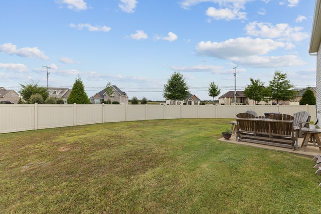 2000 Brokeshire Dr, White House, TN 37188