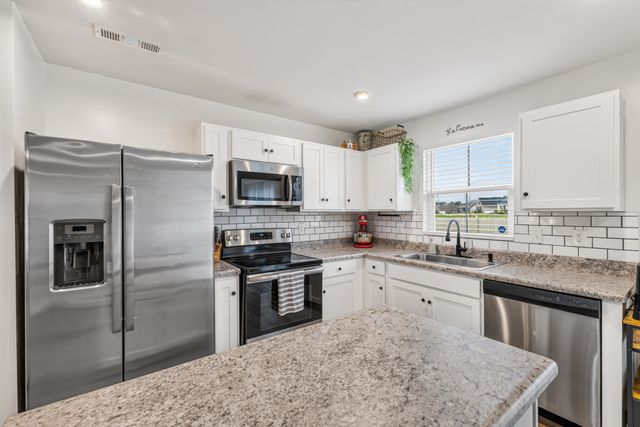 2000 Brokeshire Dr, White House, TN 37188