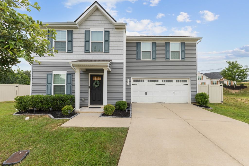 2000 Brokeshire Dr, White House, TN 37188