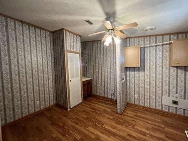 99 Roots RD, Martindale, TX 78655