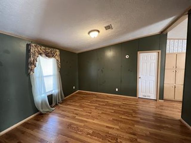 99 Roots RD, Martindale, TX 78655