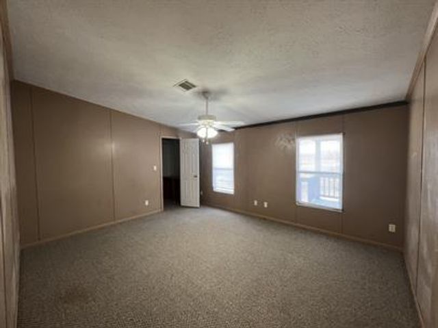 99 Roots RD, Martindale, TX 78655