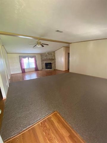 99 Roots RD, Martindale, TX 78655