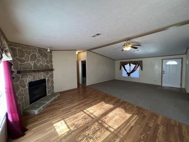 99 Roots RD, Martindale, TX 78655