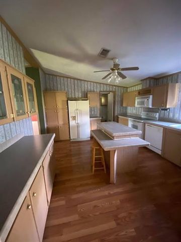 99 Roots RD, Martindale, TX 78655