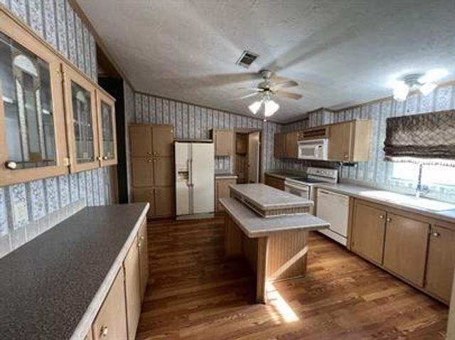 99 Roots RD, Martindale, TX 78655