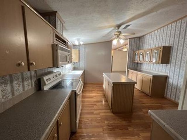 99 Roots RD, Martindale, TX 78655