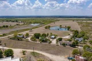 99 Roots RD, Martindale, TX 78655