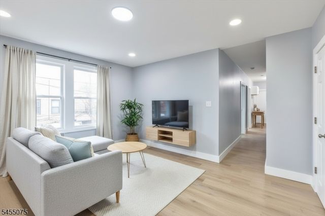 20 Edwin Pl, Newark City, NJ 07112