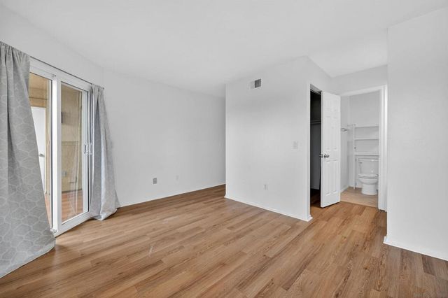 2063 Lakeridge Circle 101, Chula Vista, CA 91913