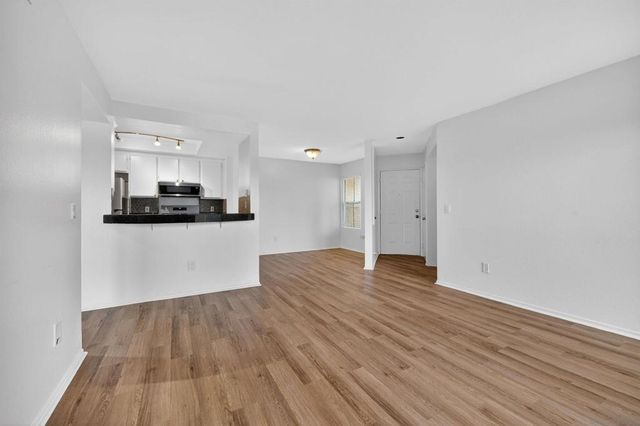 2063 Lakeridge Circle 101, Chula Vista, CA 91913