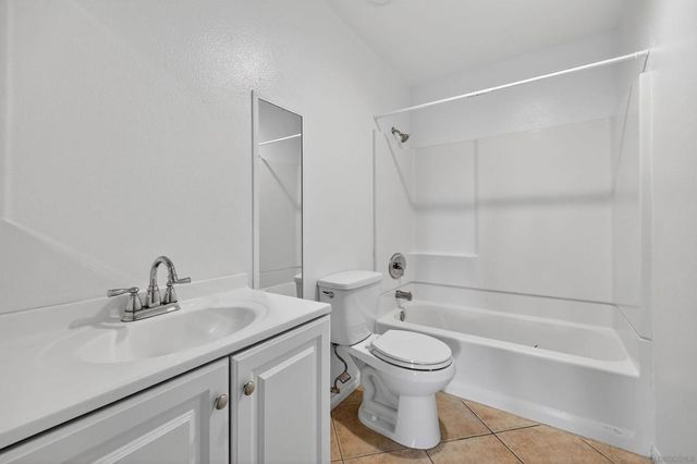 2063 Lakeridge Circle 101, Chula Vista, CA 91913