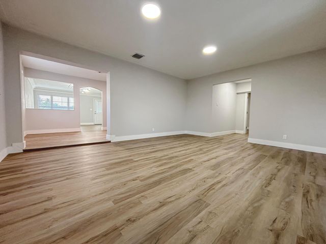 6720 SW 17TH Street SW, North Lauderdale, FL 33068