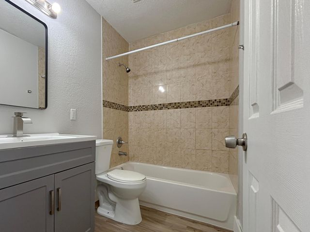 6720 SW 17TH Street SW, North Lauderdale, FL 33068