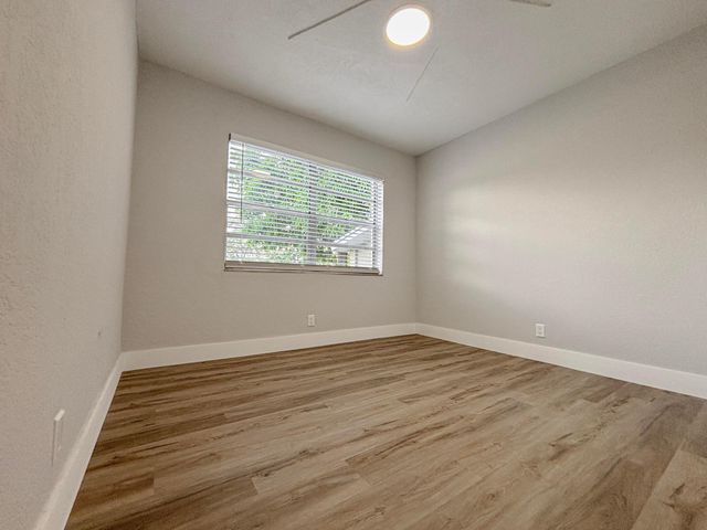 6720 SW 17TH Street SW, North Lauderdale, FL 33068