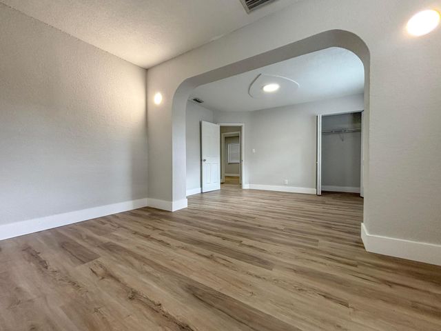 6720 SW 17TH Street SW, North Lauderdale, FL 33068
