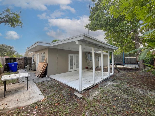 6720 SW 17TH Street SW, North Lauderdale, FL 33068