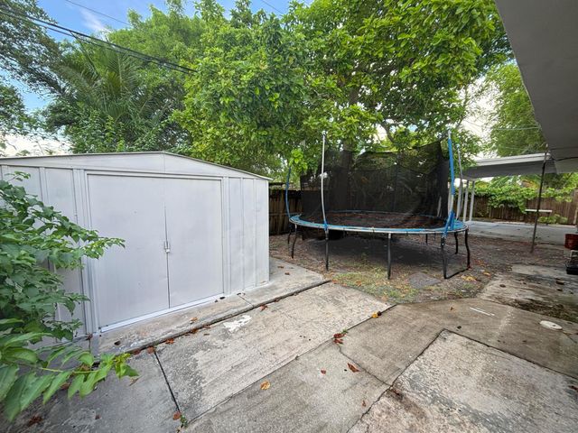 6720 SW 17TH Street SW, North Lauderdale, FL 33068